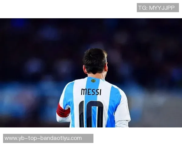 波多黎各歌手洋基老爹亲临阿根廷训练营与梅西等球员亲密合影